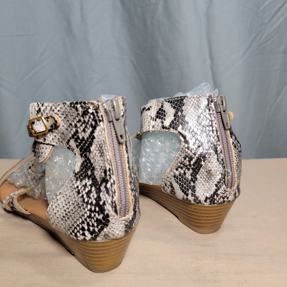 Report Sandals Animal Print - Picture 8 of 12